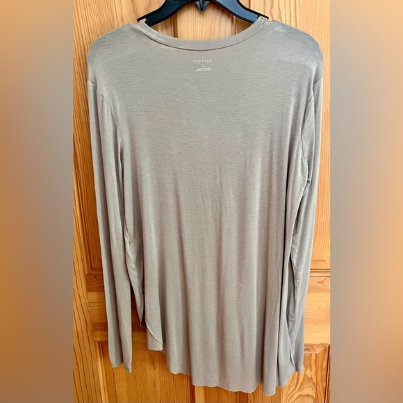 Halogen Women's Long Sleeve Beige Top Size Small Unhemmed Bottom Hi Lo Comfort - Picture 7 of 11